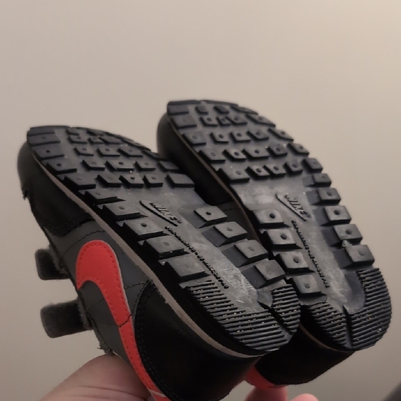 Nike Kids' Gray and Red Sneakers - Picture 4 of 5